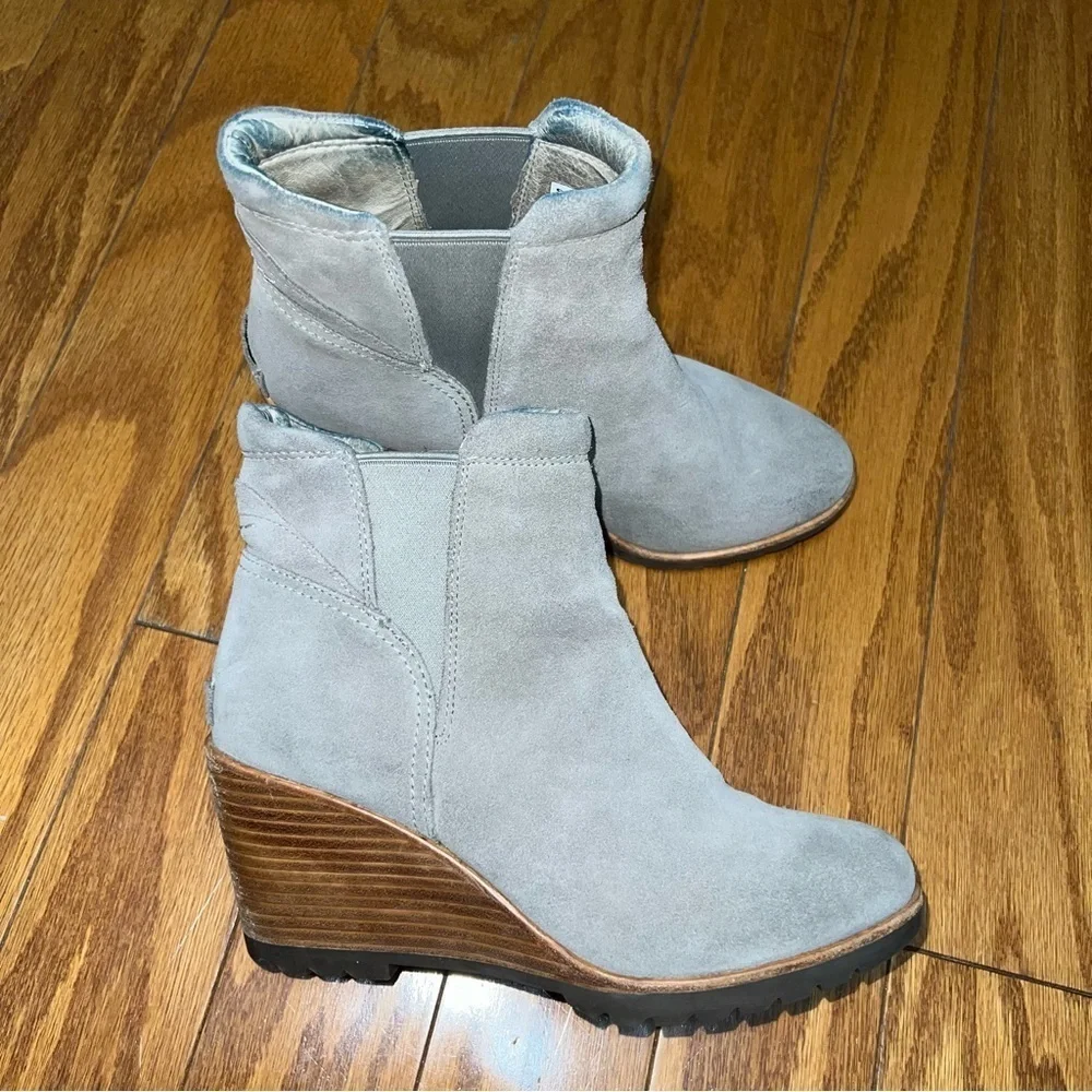 Sorel After Hours Chelsea Gray Suede Wedge Ankle Bootie Size 9